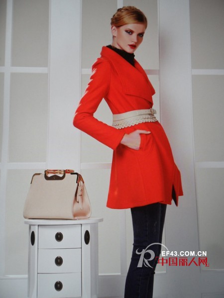 萍叶折扣女装橘红色装 为圣诞节添威