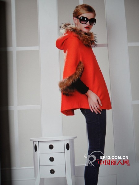 萍叶折扣女装橘红色装 为圣诞节添威