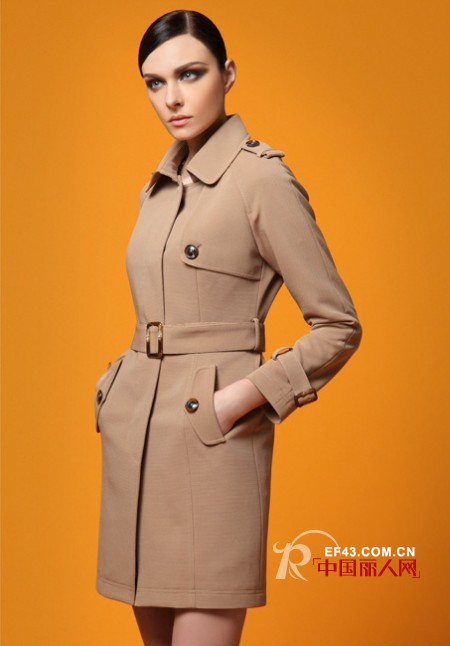 毛呢外套的率性诱惑 佳莉丝当今魅力时尚的缔造者