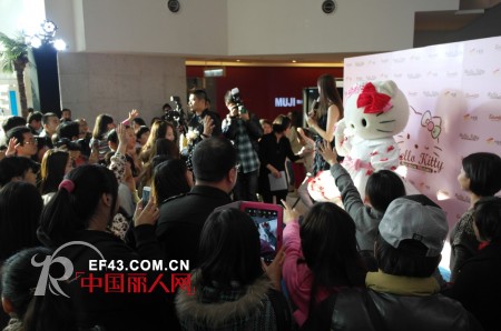 Hello Kitty R.Ribbon内衣品牌入驻上海大悦城