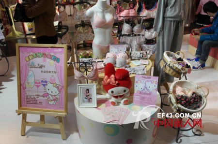 Hello Kitty R.Ribbon内衣品牌入驻上海大悦城