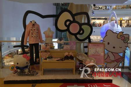 Hello Kitty R.Ribbon内衣品牌入驻上海大悦城