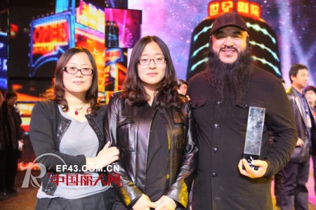 “天才少女”勇夺国际服装设计大奖