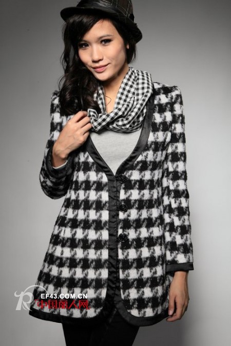 章卓极简风格女装 展现永恒经典风格