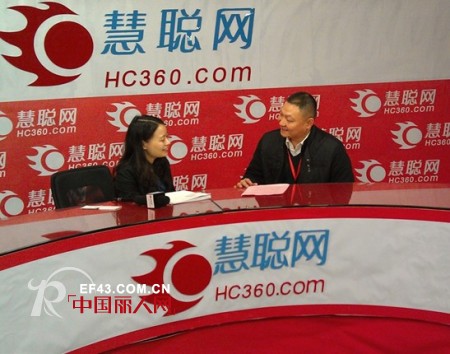 邻家女孩喜获“中国新势力·2012年度纺织服装行业十大女装品牌”荣誉称号