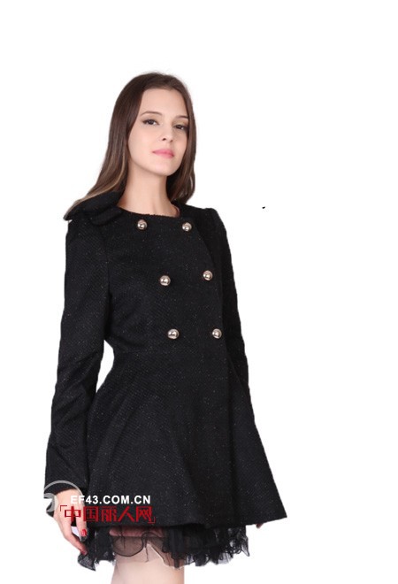 丹时力女装秋冬新款 穿出清新甜美可人味