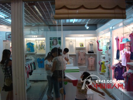 热烈庆祝小野豹时尚童装12月四家新店隆重开业