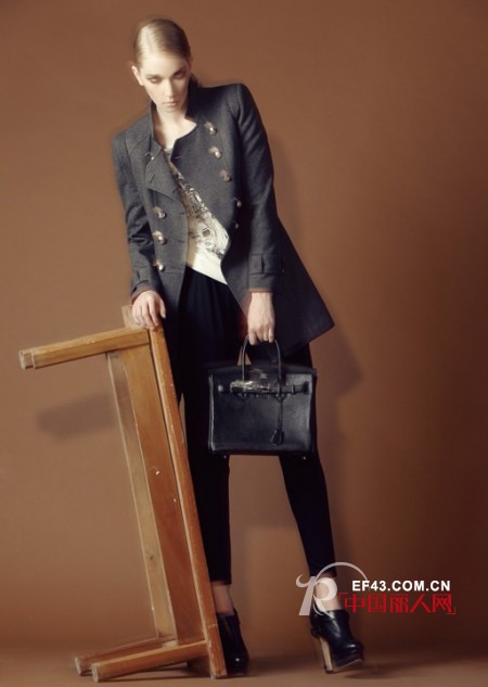莱尔维思2012冬装 打造通勤人气王