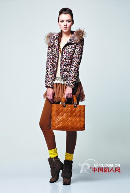 天衣布品色彩羽绒服 传授美丽不冻人混搭术