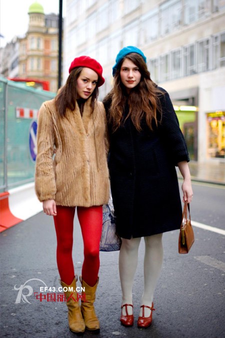 抛弃男友 拉闺蜜潮流演绎街头姐妹花