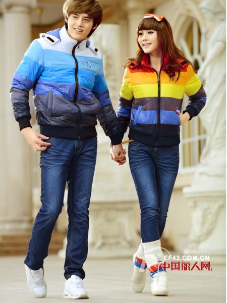 优友情侣甜蜜过圣诞 拥抱幸福拥抱爱