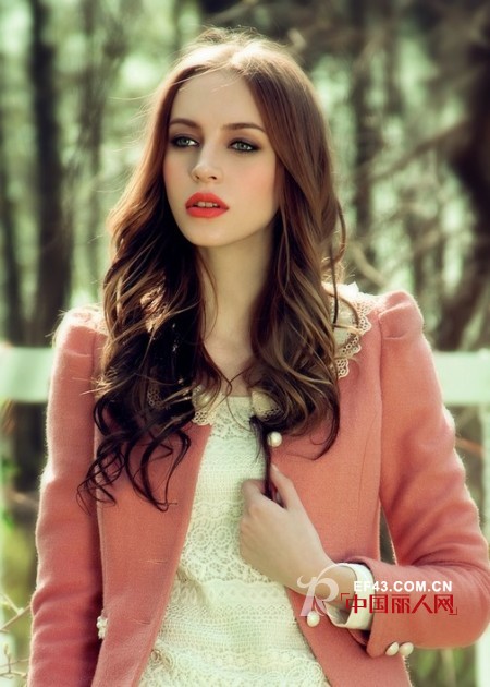 佳人苑2012冬装新款 毛呢外套让名媛感晋升