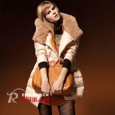 异YNIGO 时尚女装  在着装状态下体会细节