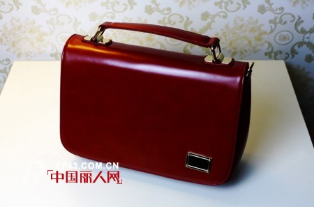 惹眼醇美酒红色包包  散发成熟女性的芳香
