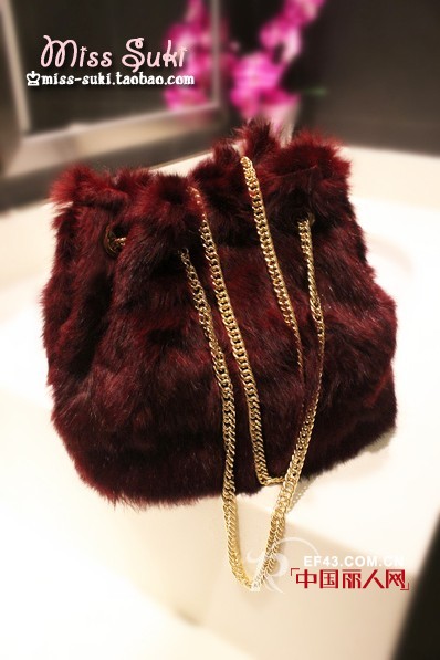 惹眼醇美酒红色包包  散发成熟女性的芳香