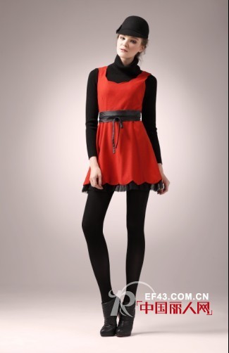 末未女装冬季红色连衣裙 穿出职场通勤人气装扮