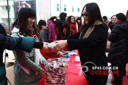 寒冬中的温情:舒朗启动关爱病困儿童活动