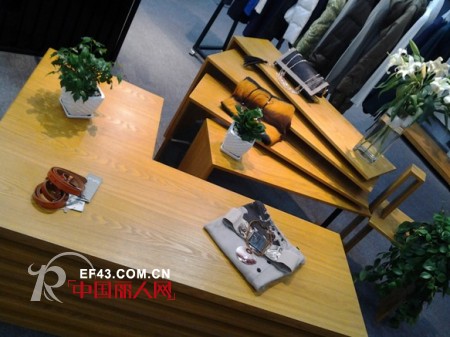 热烈庆贺Eall.cz意澳女装双鸭山店开业