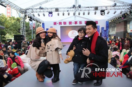 亲子圣诞 缤纷乐享 ---T100亲子童装举办圣诞迎新活动