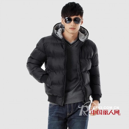 型男达人寒冬棉衣展现儒雅潮流时髦风