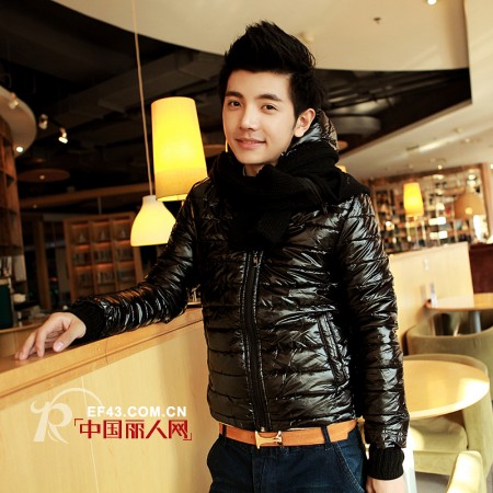 型男达人寒冬棉衣展现儒雅潮流时髦风