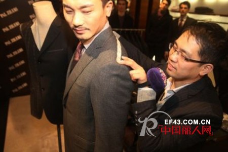 意大利高级男装PAL ZILERI（伯爵莱利）降临武汉发布2013流行趋势