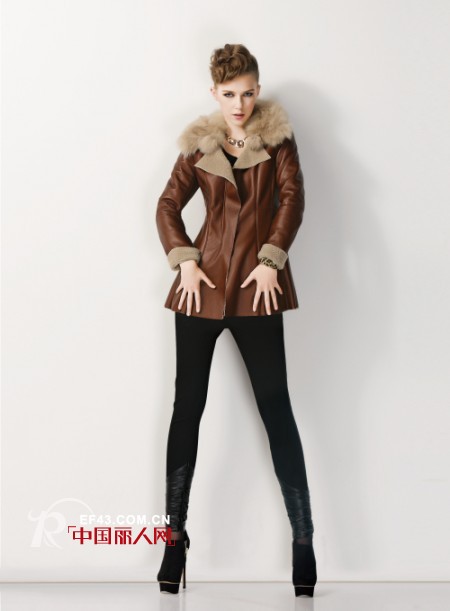 水映女装2012冬款 毛茸茸皮草领Up温暖度