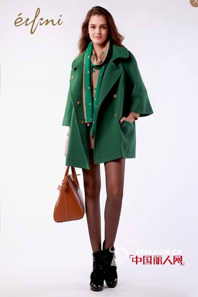 伊芙丽冬季墨绿当道  变身欧美潮妞