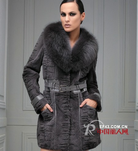 杨尙成熟女装 展现东方女性柔美气质