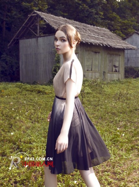 经典故事时尚女装2013年春夏新品全新上市