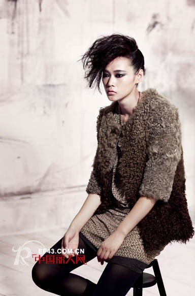 H.S演绎时尚混搭风 HOLD住寒冷