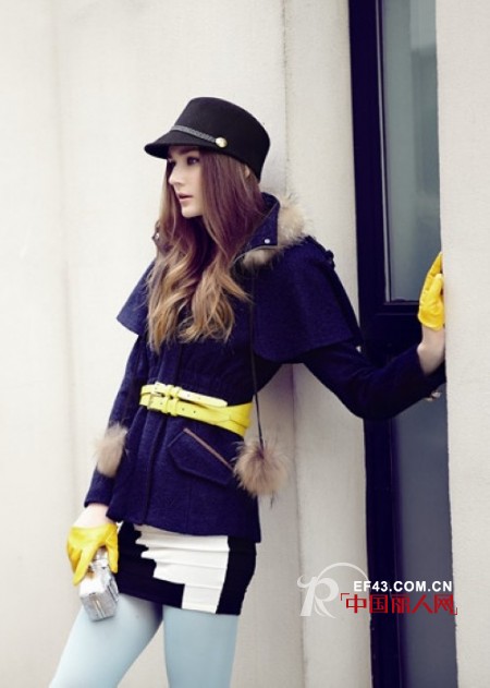 知彩女装2012秋冬款 藏青毛呢穿出优雅气质