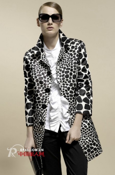 Amacarita彼爱品牌女装 给人以雍容华贵的视觉震撼