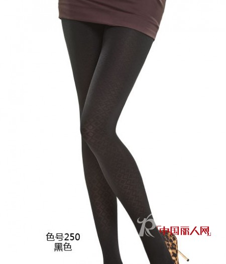 3ZU足装秀:既是贴身的私人服饰  也是时尚潮流的展示载体