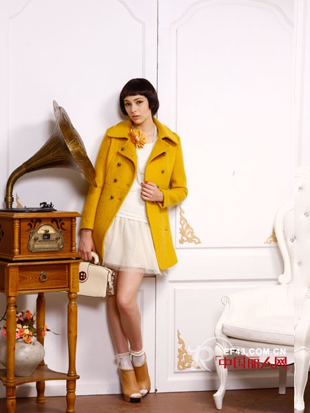 播秀女装2012冬装 毛呢大衣MIX不同单品凸显复古名媛混搭风