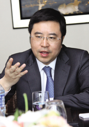 万千百货丁遥:打造连锁百货王国之梦