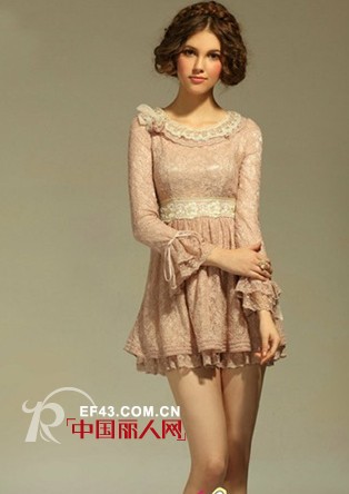 初春宫廷连衣裙 打造复古迷人公主气质