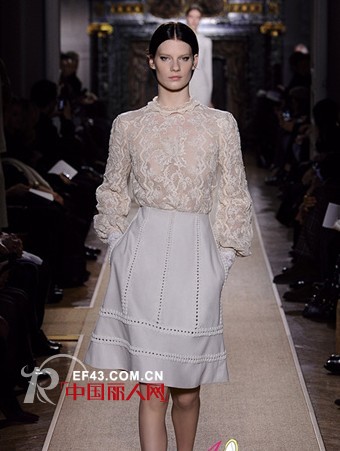 初春宫廷连衣裙 打造复古迷人公主气质