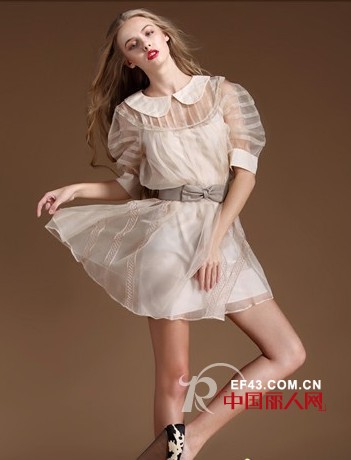 初春宫廷连衣裙 打造复古迷人公主气质