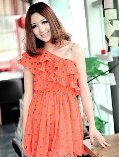 日系乖巧少女流行服饰 短裙搭配出唯美风