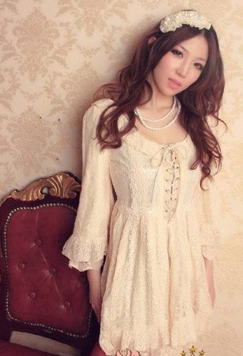 日系乖巧少女流行服饰 短裙搭配出唯美风