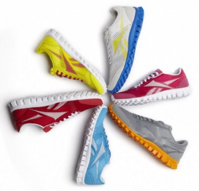 锐步RealFlex运动鞋 尽情感受自由,轻盈地飞奔