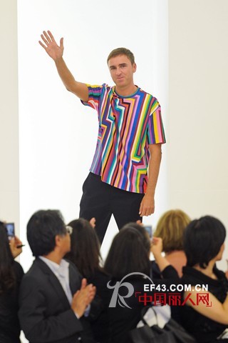 新任艺术总监RafSimons设计Dior2012秋冬系列