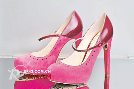 又到高跟鞋季 薛凯琪阿Sa力推设计系列