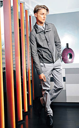 Calvin Klein新季男女装 型格品“魅”