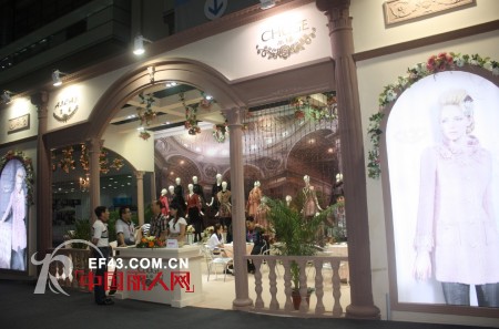 出格,艾莱亮相2012深圳服装  展现典雅浪漫的欧洲时尚风情