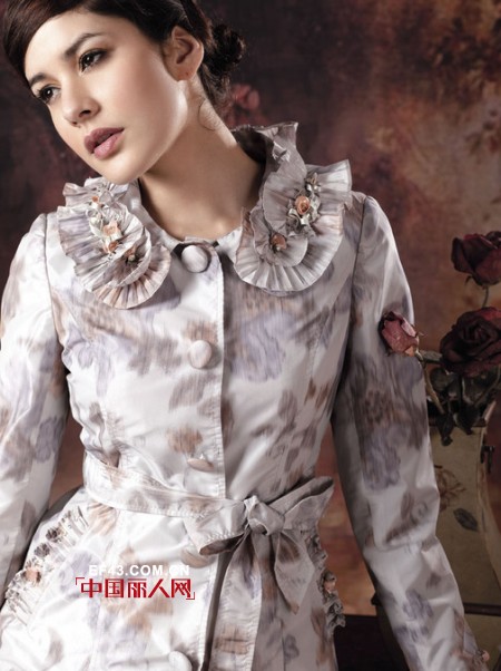 展示东方女性的高雅格调 伊珀比迩女装