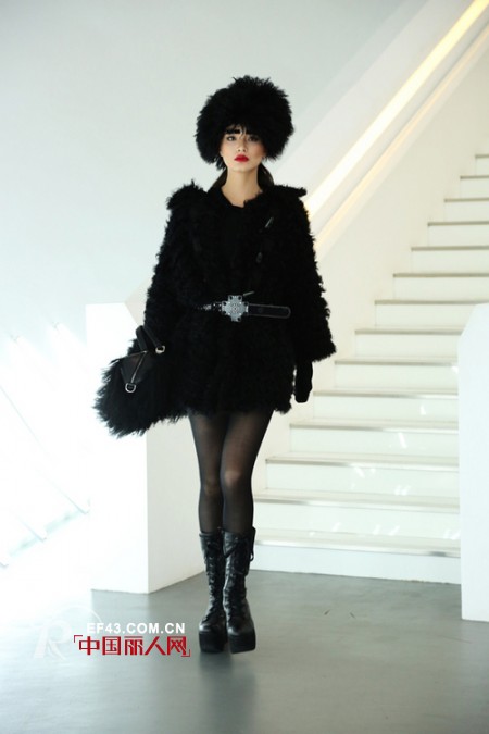 La pargay发布2012冬季女装新品震撼发布 回归简约黑白