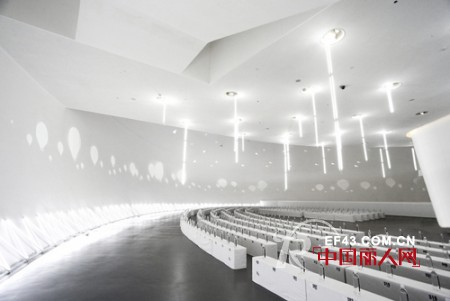 La pargay发布2012冬季女装新品震撼发布 回归简约黑白