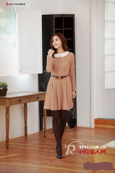 复古简约风连衣裙穿出初秋大气场